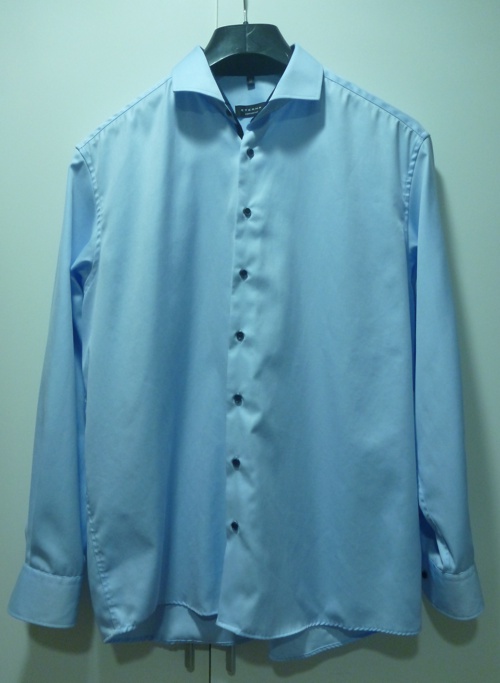 Obrázok ukazuje ako vyzerá košeľa Eterna Cover po vypraniu v pračke