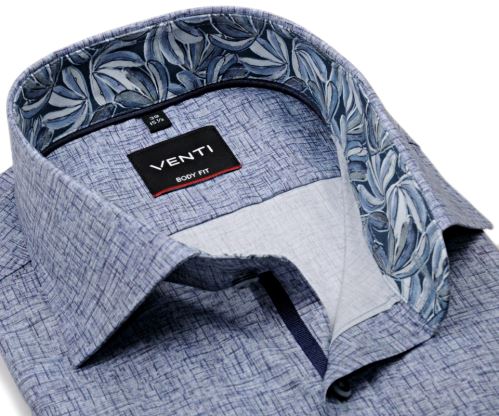Venti Body Fit – modrá strečová košeľa so svetlým rastrovaním, vnútorným golierom a manžetou