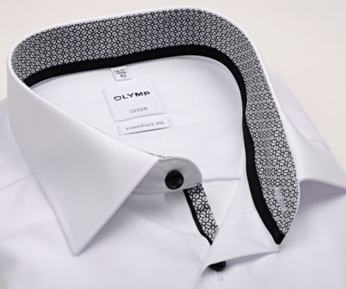 Olymp Luxor Comfort Fit – biela košeľa s čierno-bielym vnútorným golierom, manžetou a légou
