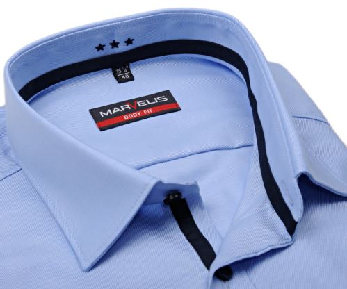 Marvelis Body Fit Twill – luxusní světle modrá košile s tmavomodrým vnitřním límcem a légou