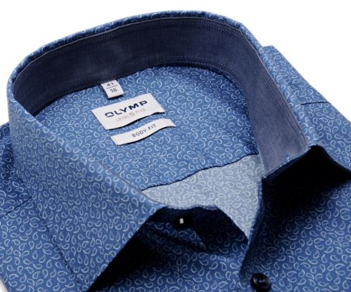 Olymp Level Five – středně modrá košile s bílými kapičkami a vnitřním límcem - prodloužený rukáv