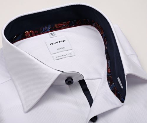 Olymp Comfort Fit – biela košeľa s votkaným vzorom a tmavomodrým vnútorným golierom - predĺžený rukáv