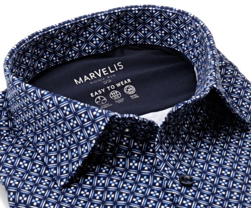 Marvelis Body Fit Jersey – tmavomodrá elastická košile s modro-bílým mozaikovým vzorem