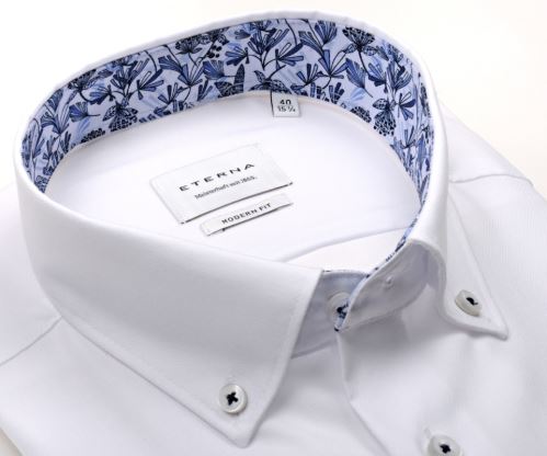 Eterna Modern Fit Oxford – biela košeľa s jemnou štruktúrou, modrým vnútorným golierom a manžetou