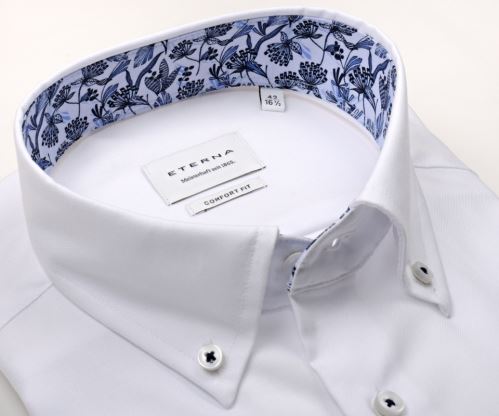 Eterna Comfort Fit Oxford – biela košeľa s jemnou štruktúrou, modrým vnútorným golierom a manžetou