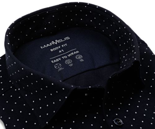 Marvelis Body Fit – elastická tmavomodrá košile s bílými puntíky