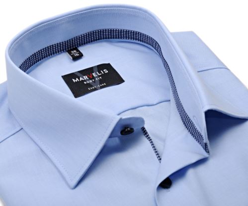 Marvelis Body Fit – bledě modrá košile s tmavomodrým vnitřním límcem - krátký rukáv
